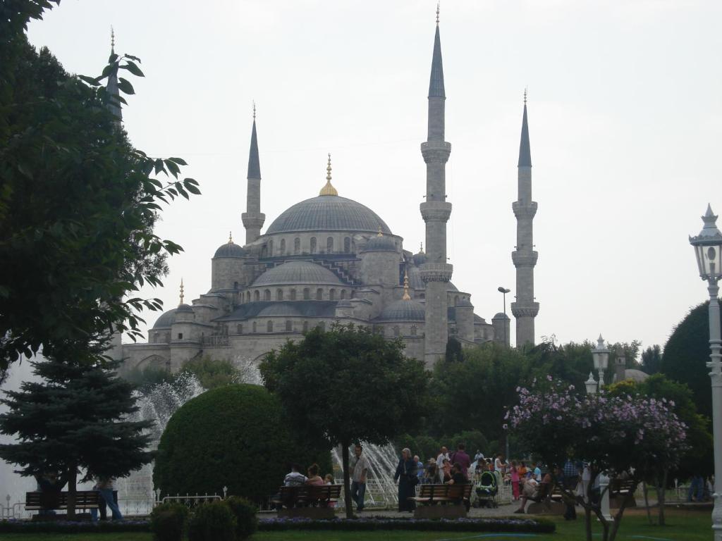 Esra Sultan Petrol Hotel Istanbul Bagian luar foto