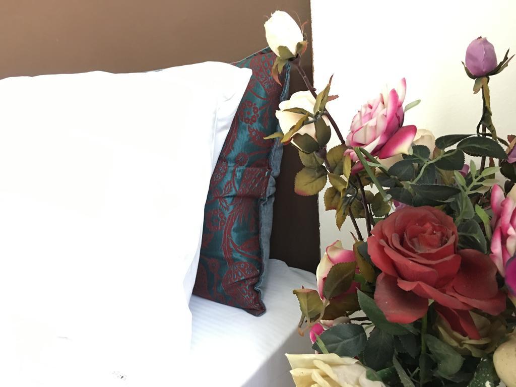 Esra Sultan Petrol Hotel Istanbul Bagian luar foto