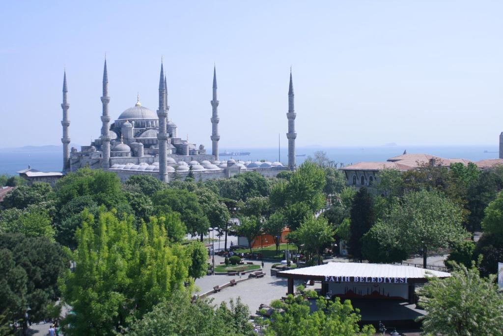 Esra Sultan Petrol Hotel Istanbul Bagian luar foto