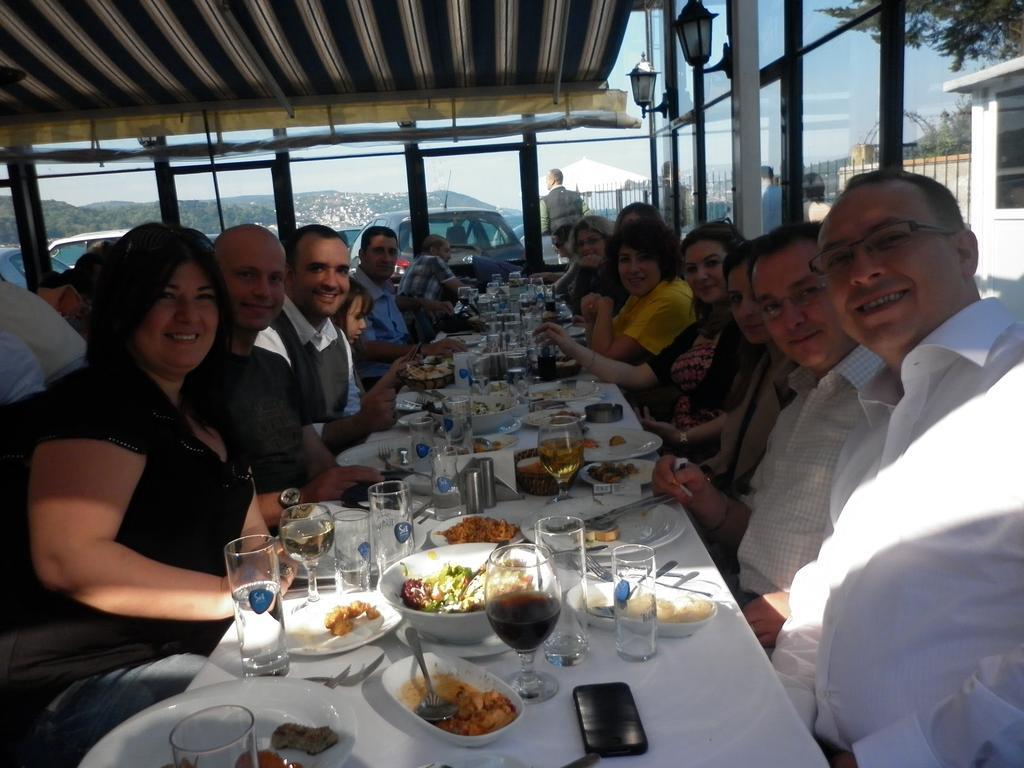 Esra Sultan Petrol Hotel Istanbul Bagian luar foto