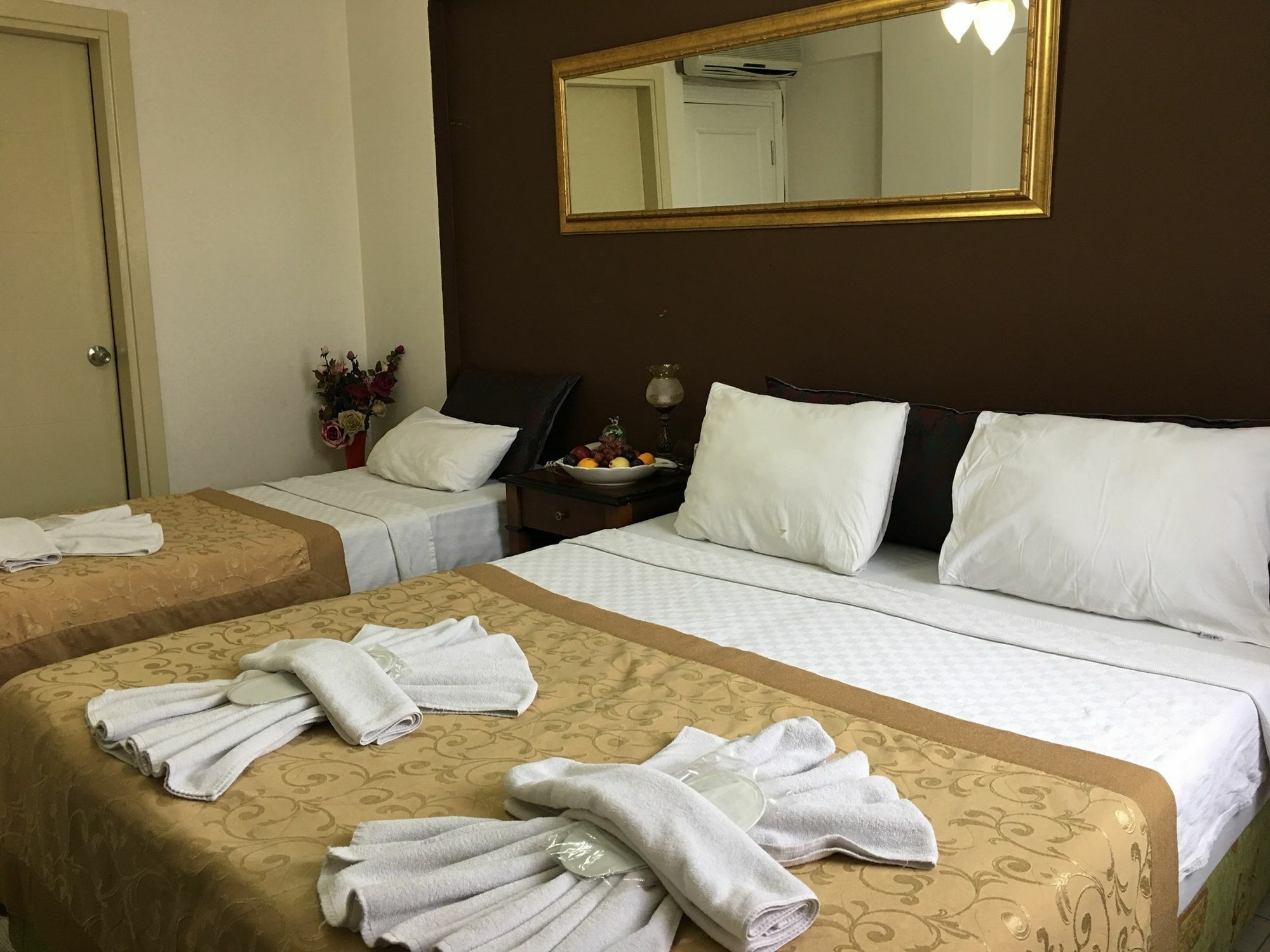Esra Sultan Petrol Hotel Istanbul Bagian luar foto